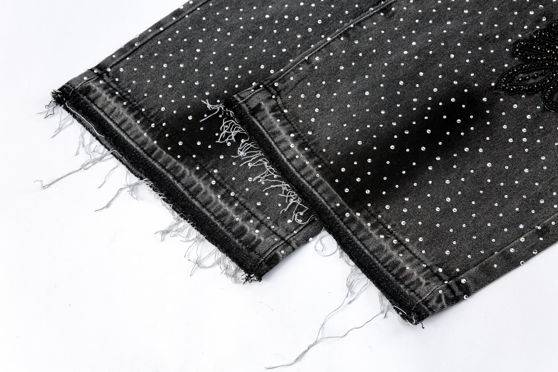 RHINESTONE V PATCH DENIM BLACK