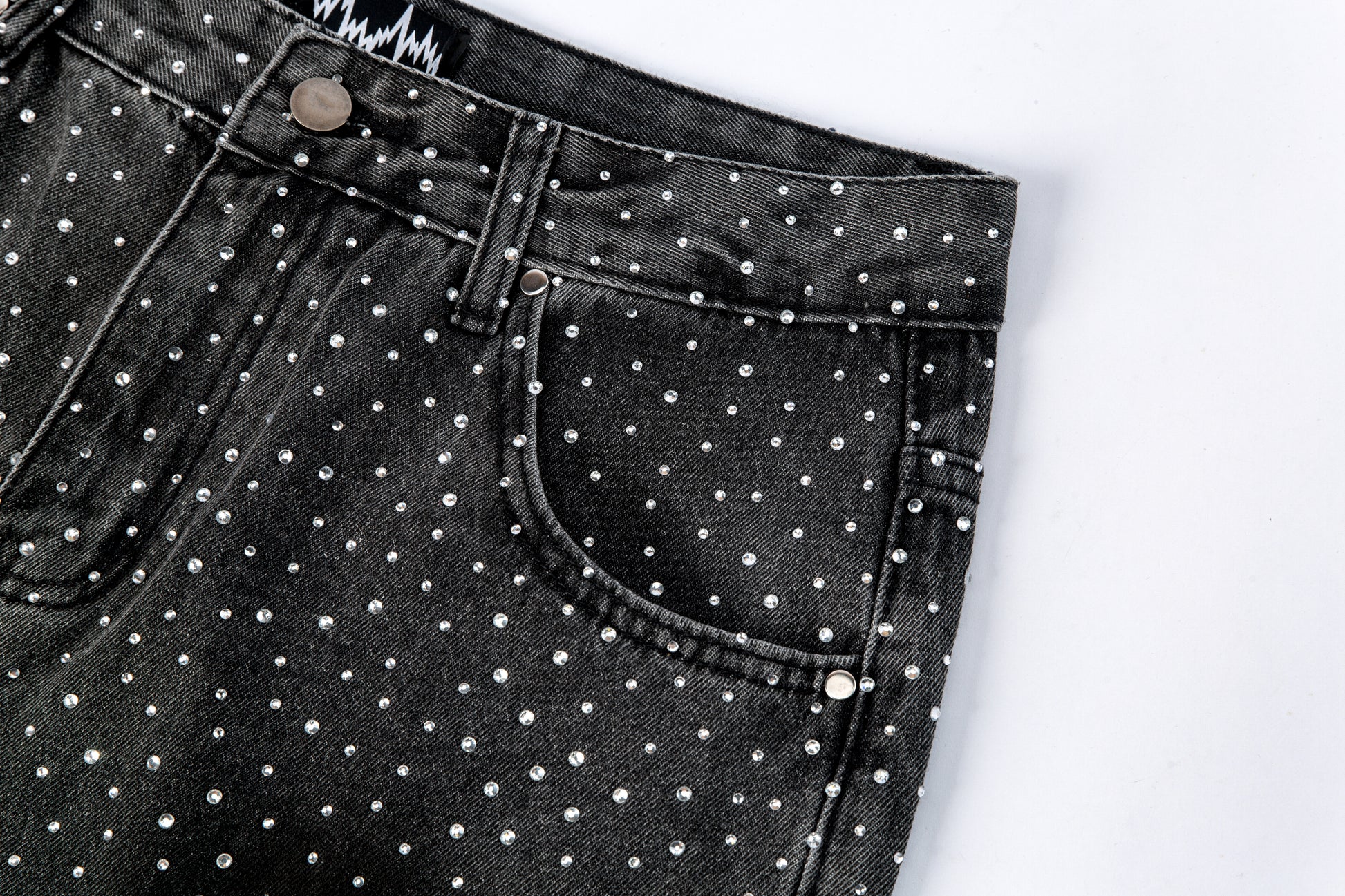 RHINESTONE V PATCH DENIM BLACK
