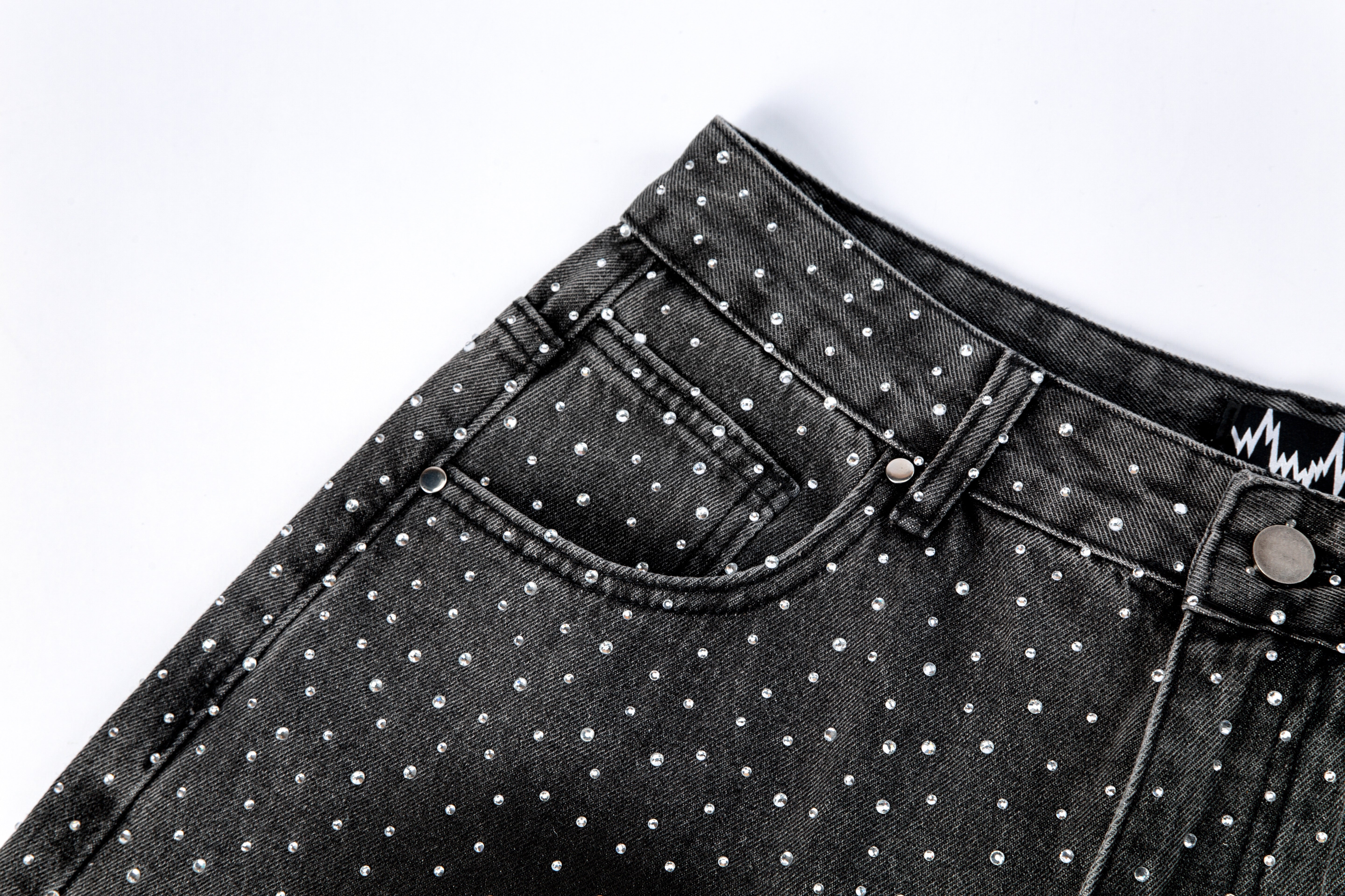 RHINESTONE V PATCH DENIM BLACK – VIRALENTIC